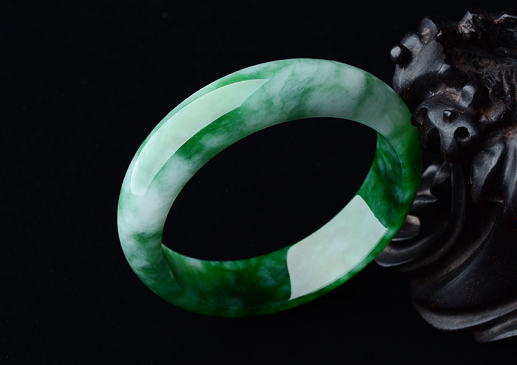 (超值推荐)糯冰种瓜皮绿手镯（58mm）