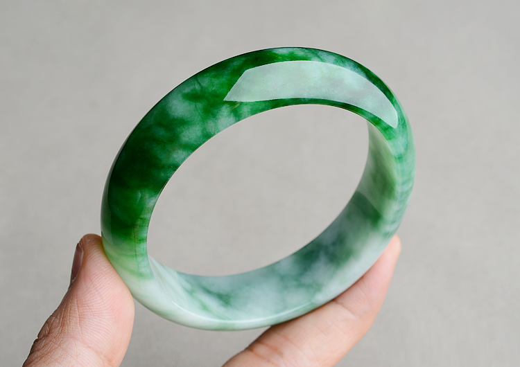 (超值推荐)糯冰种瓜皮绿手镯（58mm）