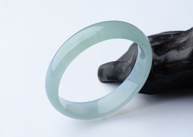 (超值推荐)冰种晴水贵妃镯（53.8mm-47.5mm）
