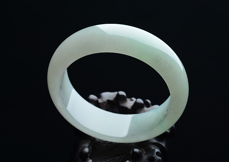 (超值推荐)糯冰种晴水手镯（58.8mm）