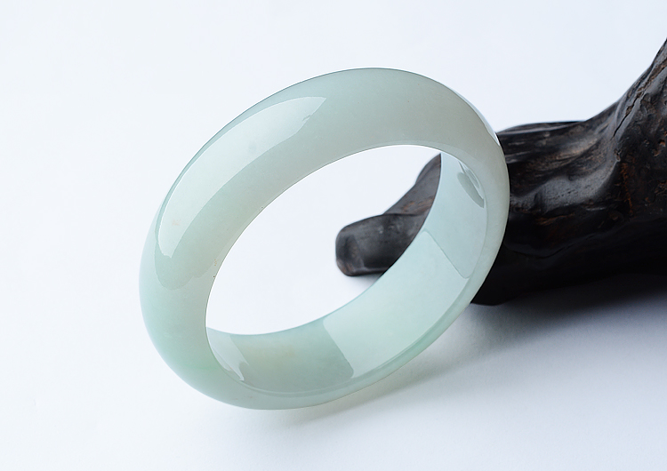 (超值推荐)糯冰种晴水手镯（58.8mm）