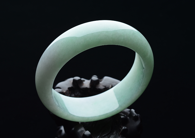 (超值推荐)糯冰种淡春带彩手镯（60mm）