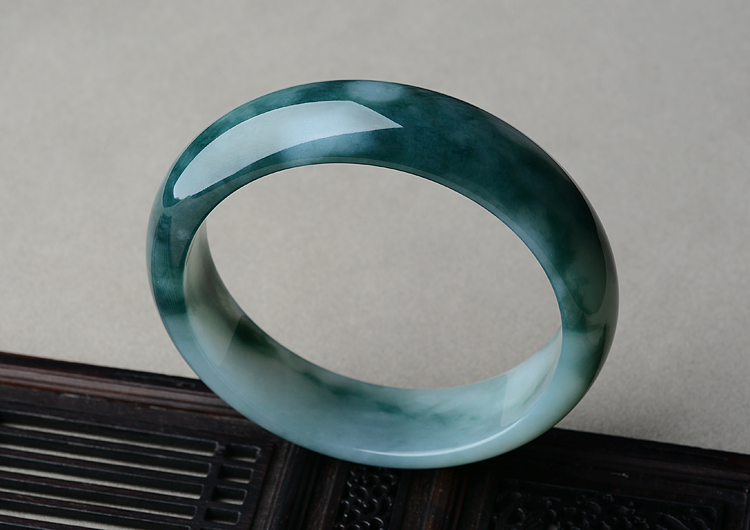 (超值推荐)糯冰种飘青花手镯（61mm）