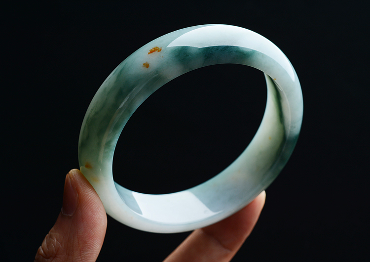 (超值推荐)糯冰种飘花略带黄翡手镯（61.3mm）