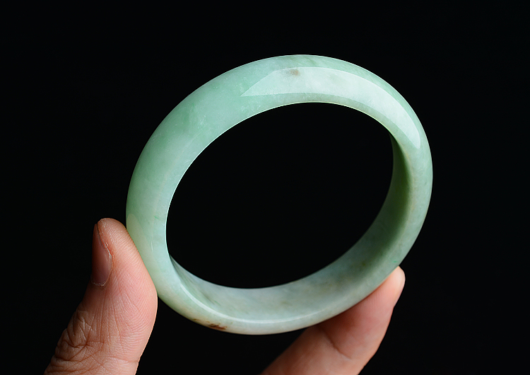 (超值推荐)糯冰种淡豆色手镯（56mm）