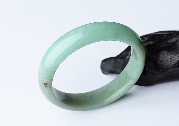 (超值推荐)糯冰种淡豆色手镯（56mm）