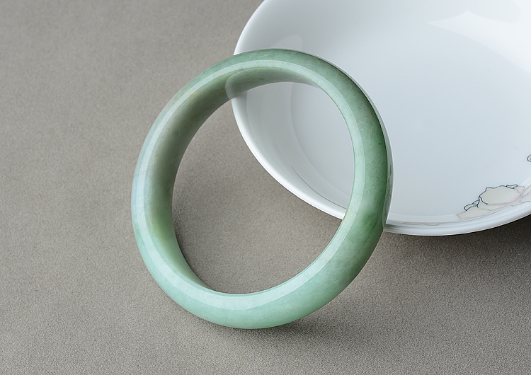 (超值推荐)糯冰种淡豆色手镯（56mm）