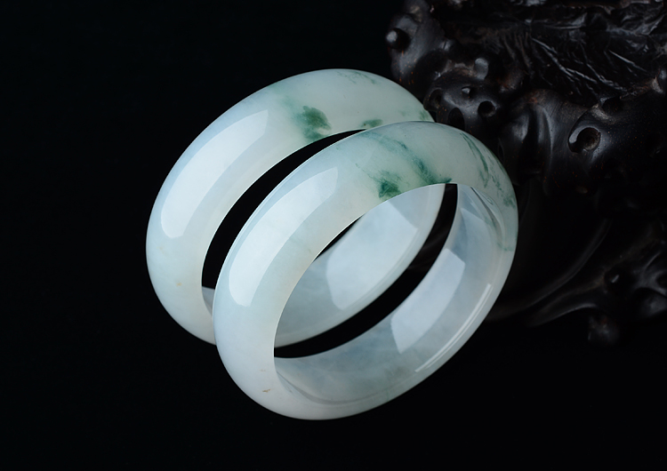 (超值推荐)冰种飘花手镯（56.2mm/55mm）(一对)