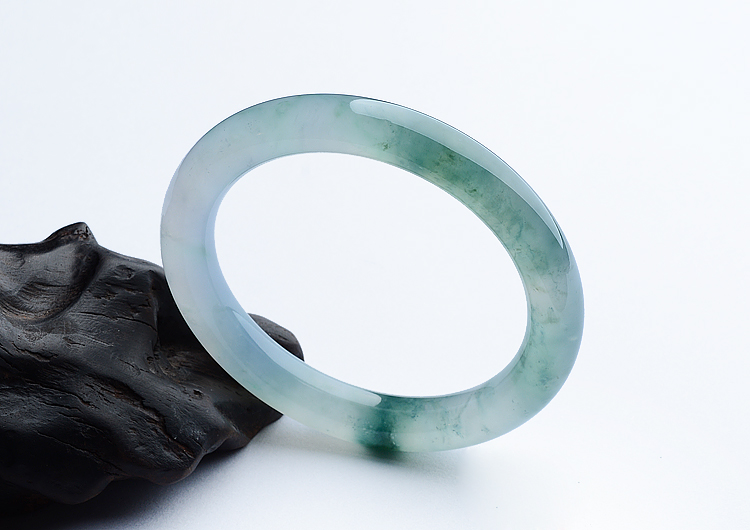(超值推荐)冰种晴水飘花圆条手镯（55.8mm）