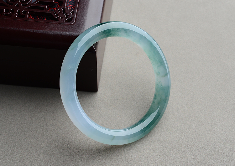 (超值推荐)冰种晴水飘花圆条手镯（55.8mm）