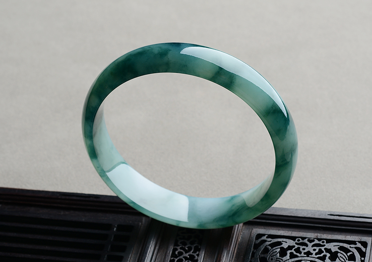 (超值推荐)糯冰种飘蓝花手镯(58.4mm)