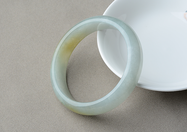 (超值推荐)糯冰种晴水飘黄翡手镯（58.4mm）