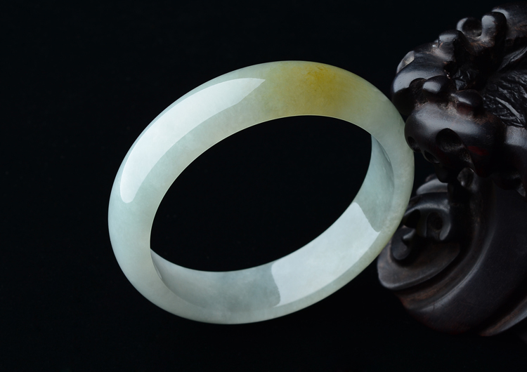 (超值推荐)糯冰种晴水飘黄翡手镯（58.4mm）