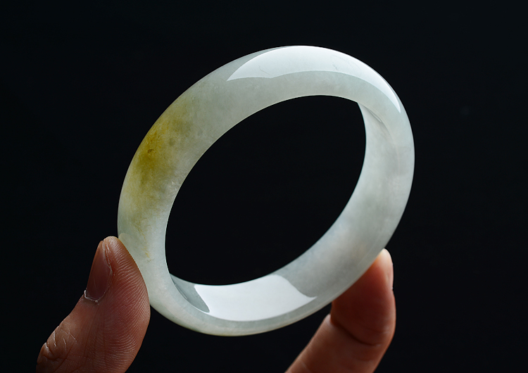 (超值推荐)糯冰种晴水飘黄翡手镯（58.4mm）