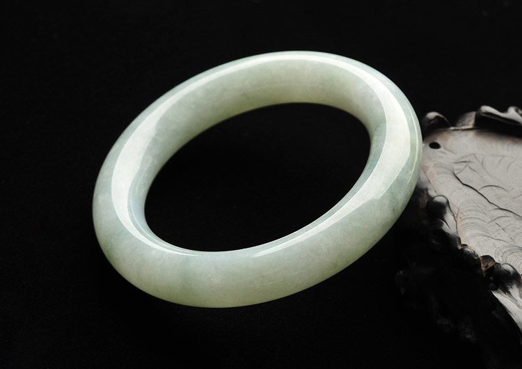 糯冰种飘花圆条手镯(53.7mm)