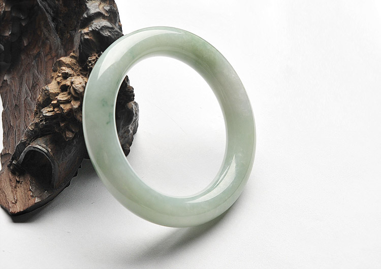糯冰种飘花圆条手镯(53.7mm)