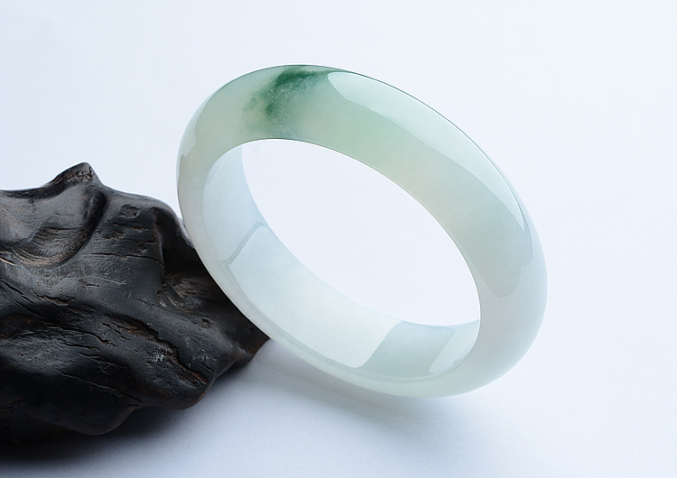 (超值推荐)糯冰种晴水飘花手镯（54.6mm）