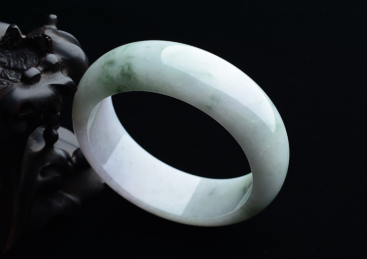 (超值推荐)糯冰种春带彩手镯（56.3mm）