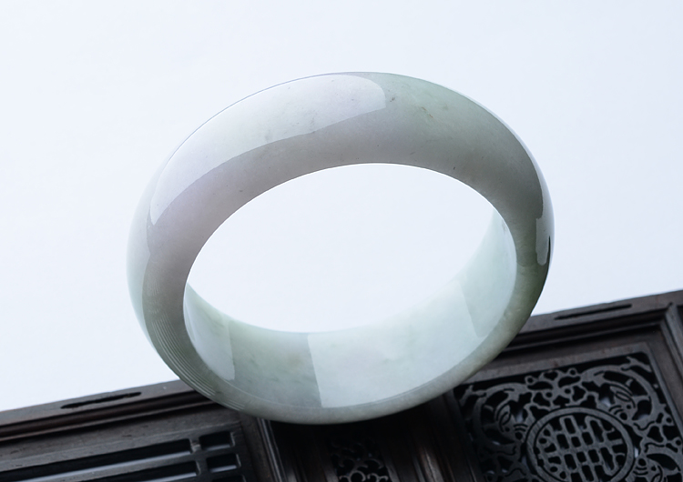 (超值推荐)糯冰种春带彩手镯（56.3mm）