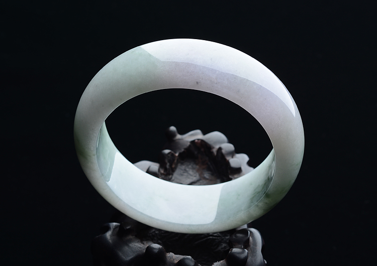 (超值推荐)糯冰种春带彩手镯（56.3mm）