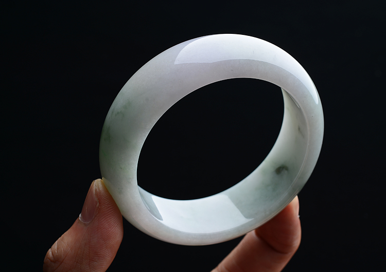 (超值推荐)糯冰种春带彩手镯（56.3mm）