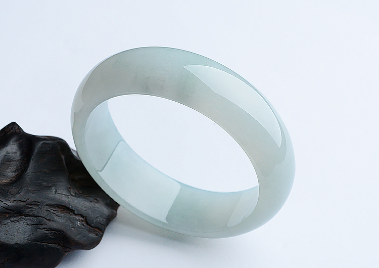 (超值推荐)糯冰种晴水手镯（60mm）
