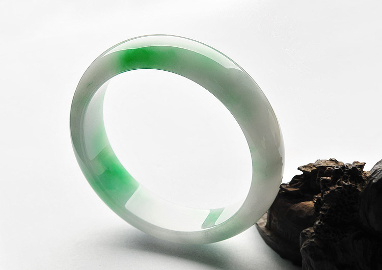 (超值推荐)糯冰种飘翠手镯(57.2mm)