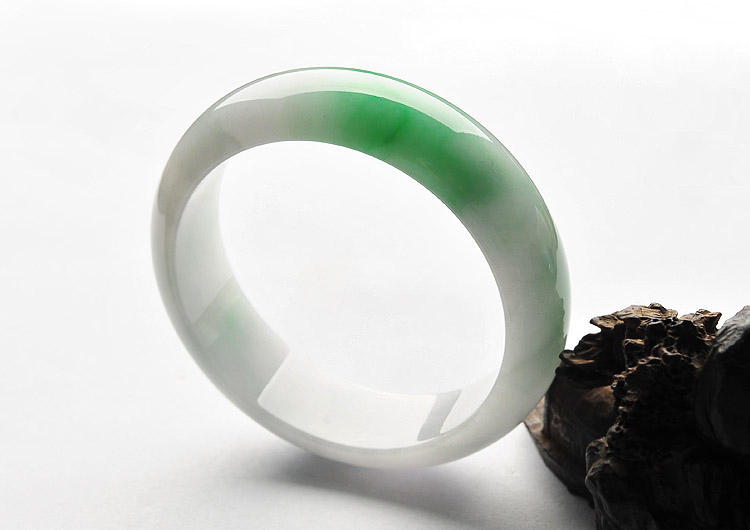 (超值推荐)糯冰种飘翠手镯(57.1mm)
