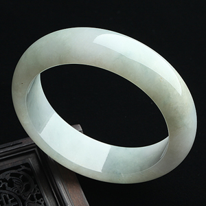 糯冰种晴水略飘花手镯（58.3mm）