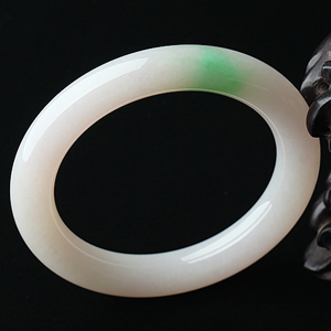 (超值推荐)糯冰种飘翠圆条手镯（57.8mm）