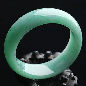 糯冰种翠色飘绿花手镯（56.8mm）
