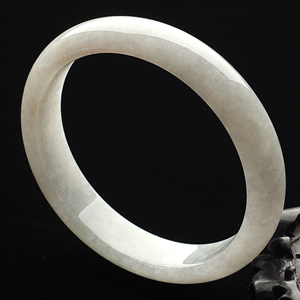 糯冰种淡晴水手镯(54.7mm)