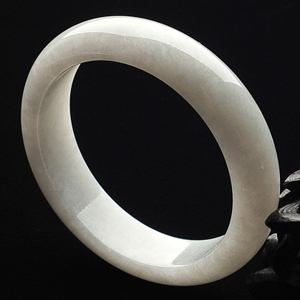 糯冰种淡晴水手镯(55.9mm)