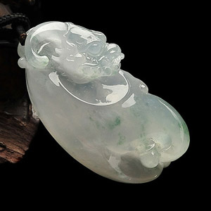 冰种略飘花龙行如意挂件