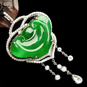 (超值推荐)冰玻种正阳绿镶白金钻石如意胸坠