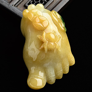 (超值推荐)糯冰种黄加绿知足常乐挂件