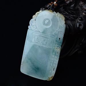 （超值推荐）冰种飘花略带黄翡仿古龙牌挂件