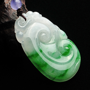 冰种飘阳绿如意挂件