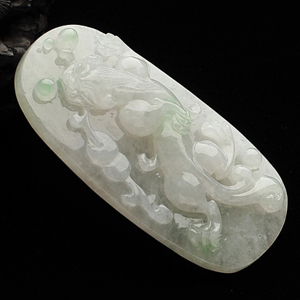 糯冰种晴水略飘花螭龙挂件