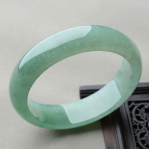 糯冰种晴水略飘花手镯（57.8mm）