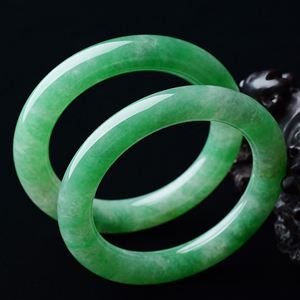 (超值推荐)糯冰种翠色圆条手镯(55.8mm/55.6mm)(一对)