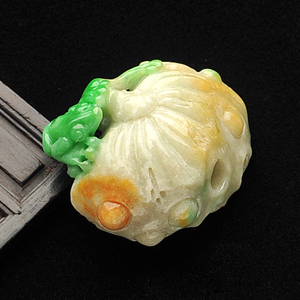 糯冰种黄加绿莲蓬青蛙挂件