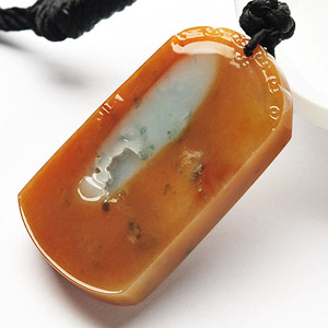 (超值推荐)糯冰种红黄翡略飘花平安牌挂件