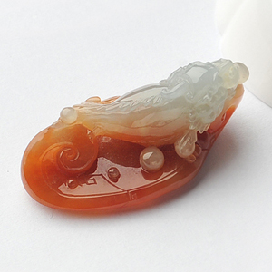 糯冰种红黄翡龙头鱼挂件