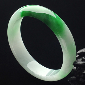(超值推荐)糯冰种飘阳绿手镯(58.3mm)