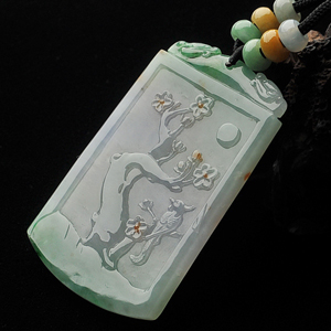 糯冰种三彩梅兰牌挂件