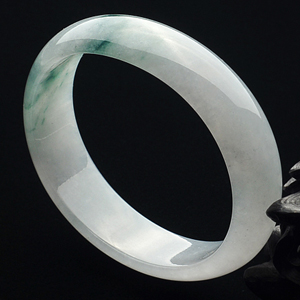 糯冰种飘花贵妃镯(57.3mm-49.2mm)
