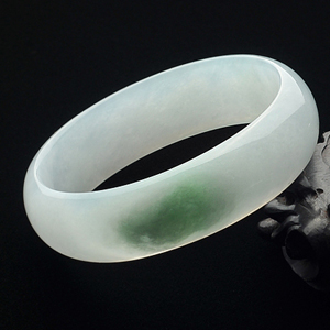 糯冰种晴水略飘花贵妃镯(56.2mm-46.9mm)