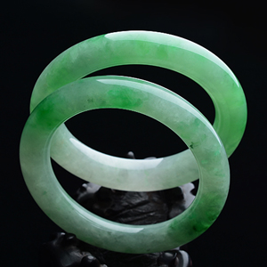（超值推荐）糯冰种飘翠圆条手镯（55.8mm/55mm）（一对）