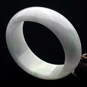 糯冰种春带彩贵妃镯(53.5mm-46.7mm)